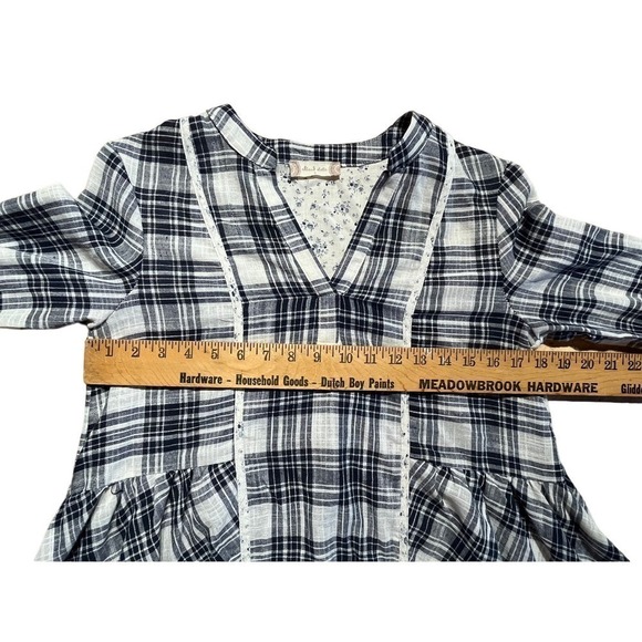 Altar'd state women's plaid blouse/top. Floral print on backside. Size Small. - Picture 4 of 8